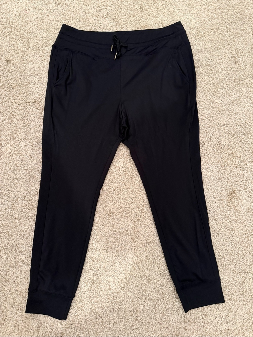 HALARA women’s black drawstring joggers